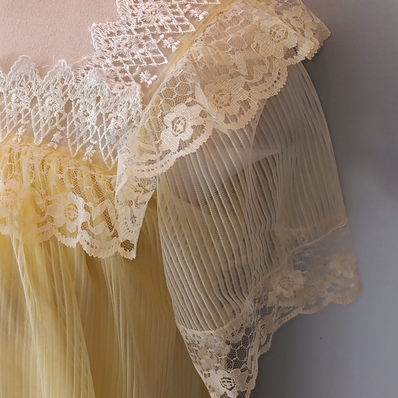 Yellow vintage handmade nightie - Picture 4 of 8